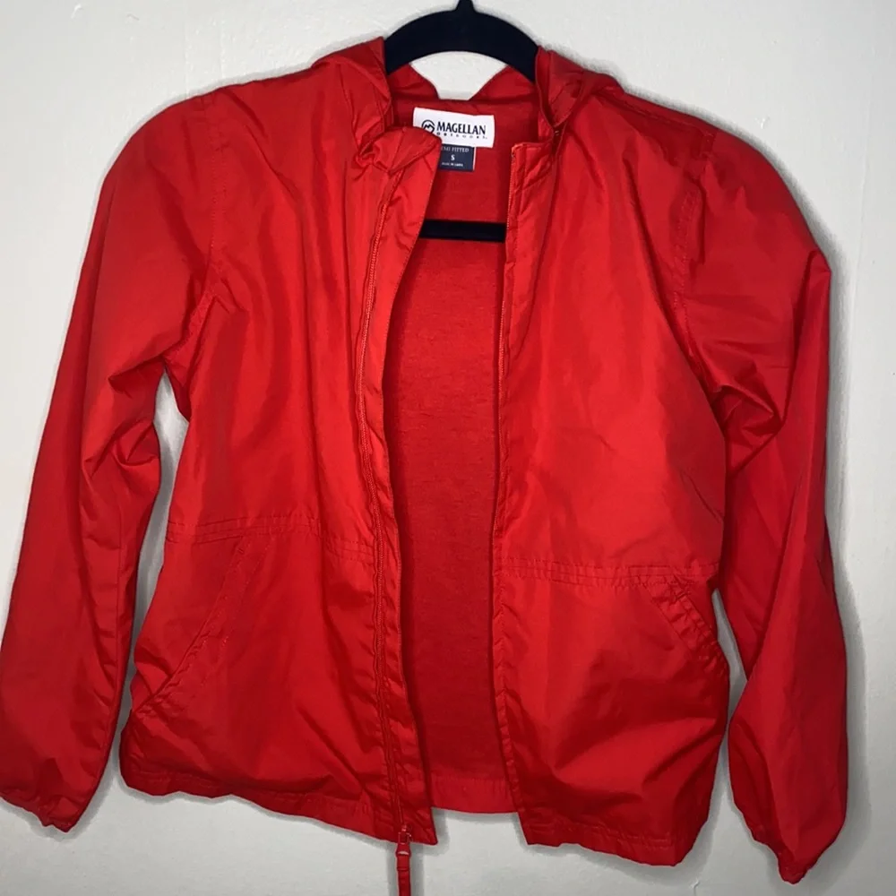 🎱Adorable Magellan Red Outdoor jacket! - Picture 10 of 10
